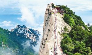 華山免門票一個月 旅游收入超億元 “華山模式”給旅游的啟示縮略圖
